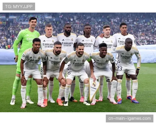 奖杯巡游:皇马全队携欧冠奖杯在马德里市中心与数十万球迷庆祝